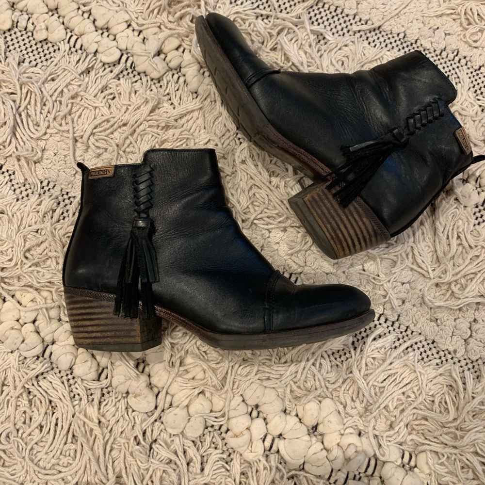 Black Pikolinos booties